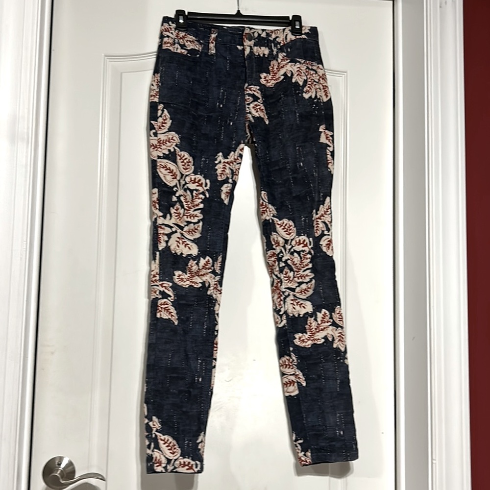 Free People navy patterned corduroy pants. Size 27